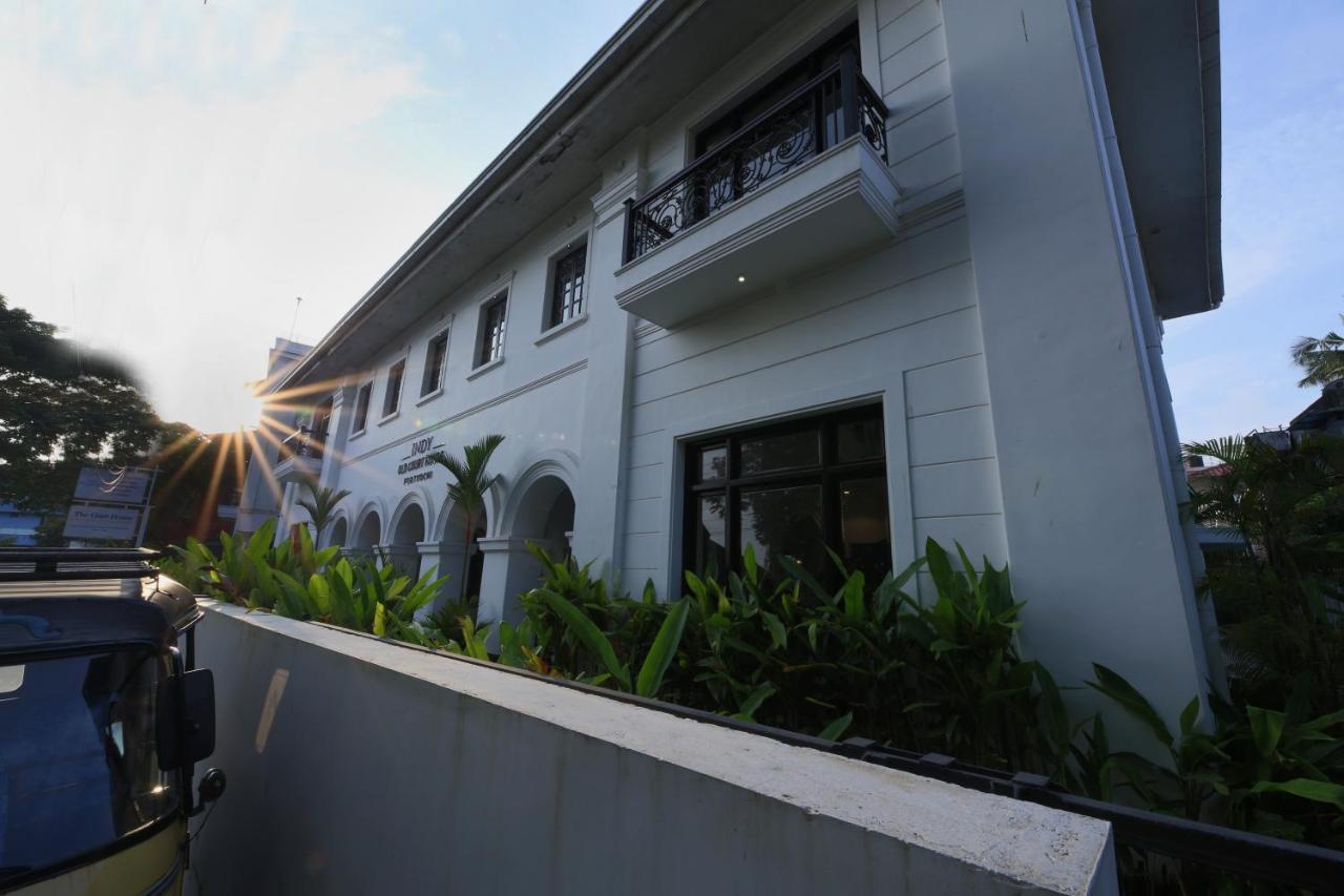 Alpha Old Court House Hotel Kochi Exterior photo